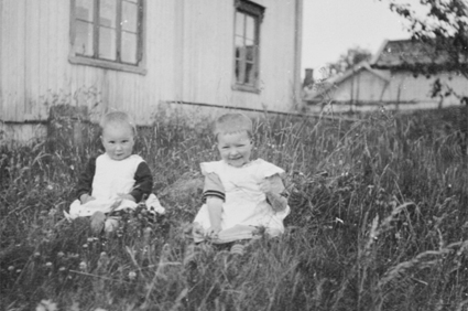 Anno Domkirkeodden, GR: 2 BARN, MAGNHILD BENNINGSTAD, KARI BENNINGSTAD, HAGE, BENNINGSTAD STORE, LØTEN
