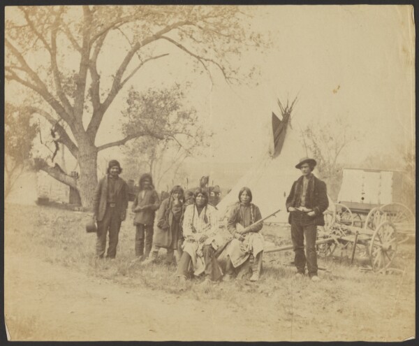 Unknown, [Group portrait of Native Americans]