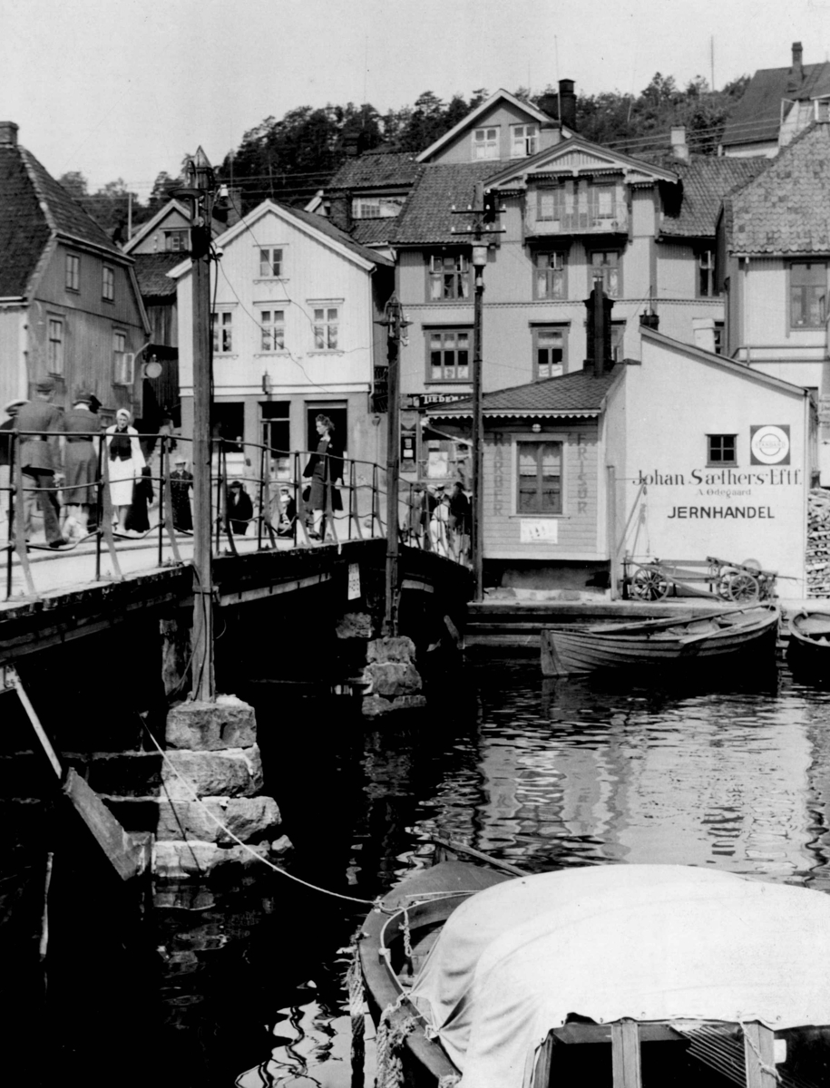 Anders Beer Wilse, Bebyggelse, handel/kontor, samferdsel, bro, båt.