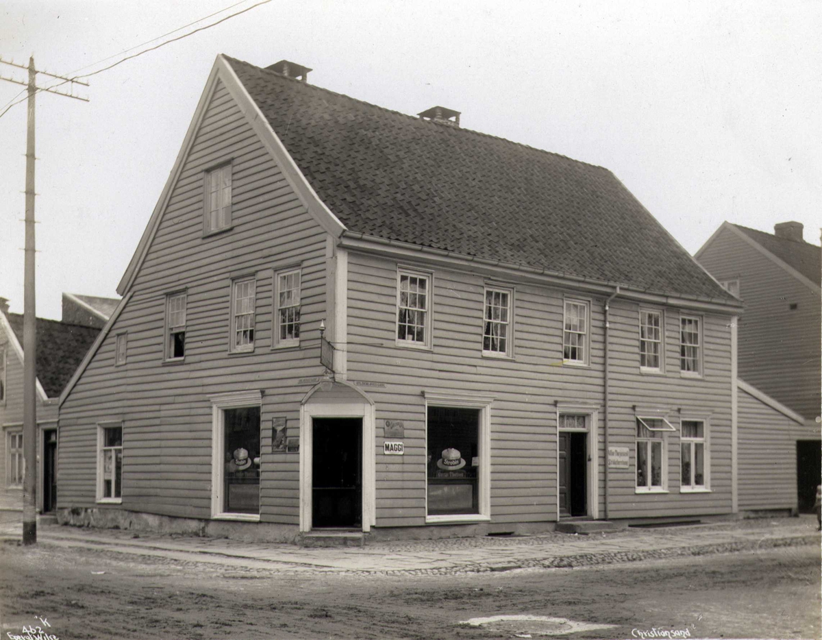Anders Beer Wilse, Bygård, Kristiansand, Vest-Agder. Trebygning med forretning i hjørnelokale.