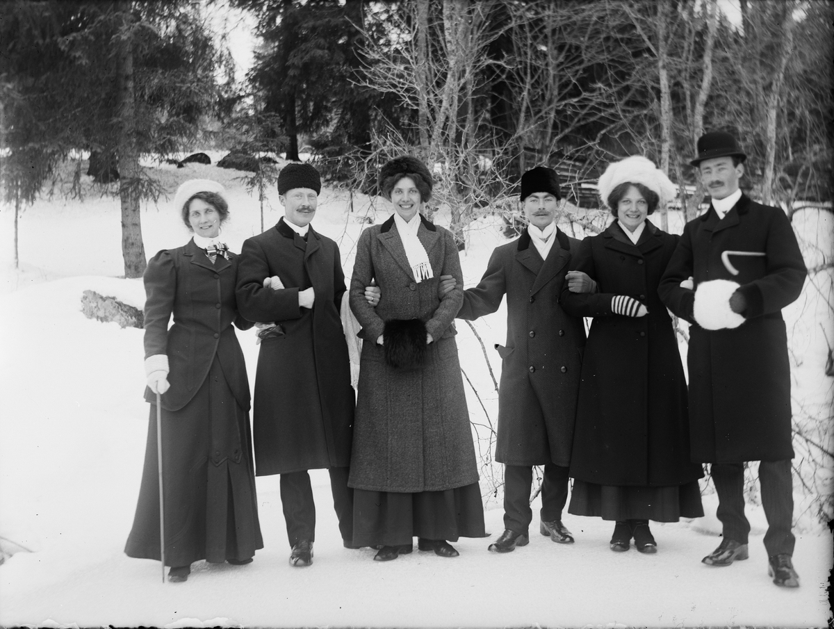 St Joseph, Likely Josef Lednström, Ruth Holm with several people, probably Berge, Timå parish, Medelpad 1910