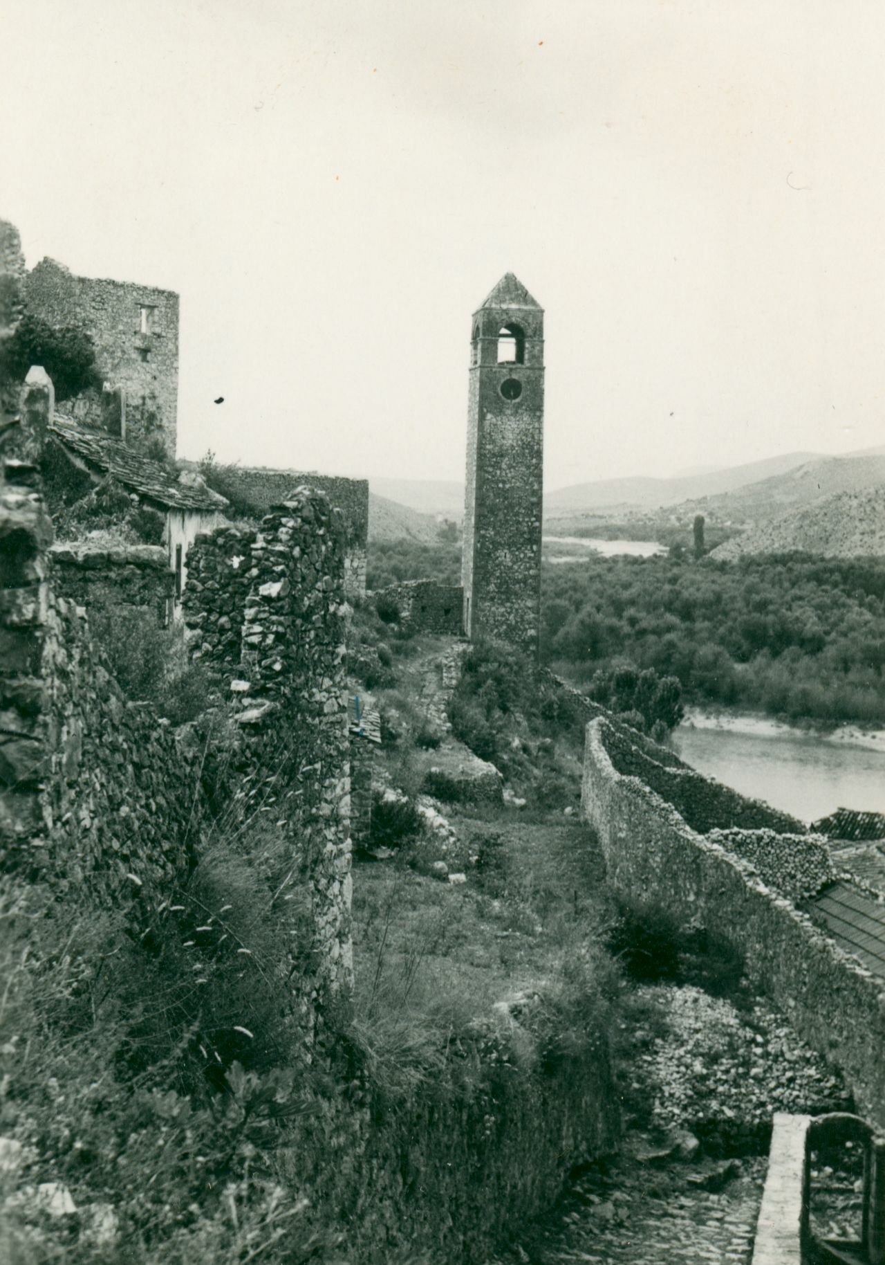 Većeslav Henneberg, Počitelj - Sahat kula i zadužbina ćehaje Ibrahima iz sredine 16. stoljeća