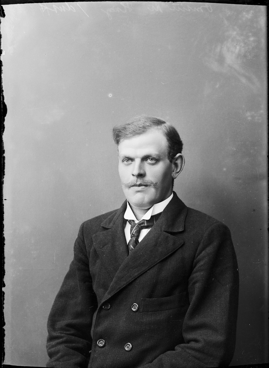 Skötsner-Edhlund, Ateljé Portrait - Man, Östhammar, Uppland