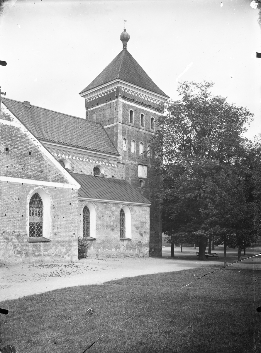 Henri Osti's Fotografiateliér, Helga Trefaldighets kyrka, Uppsala före 1914