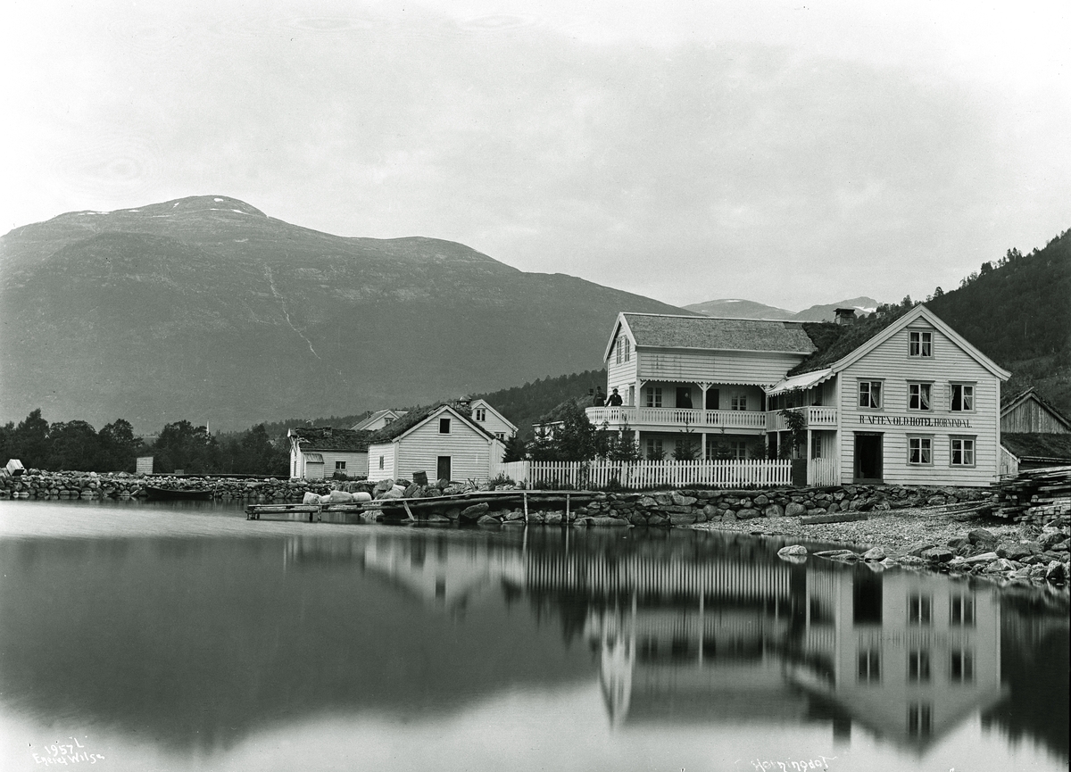 Axel Lindahl, Prot: Hornindal, Raftevold Hotel Grodås