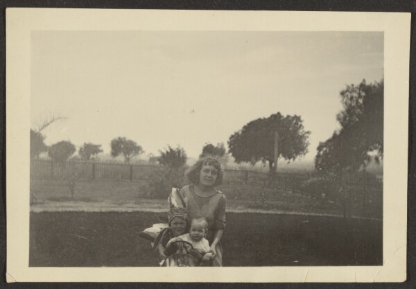 Louis Fleckenstein, [Woman and Children]