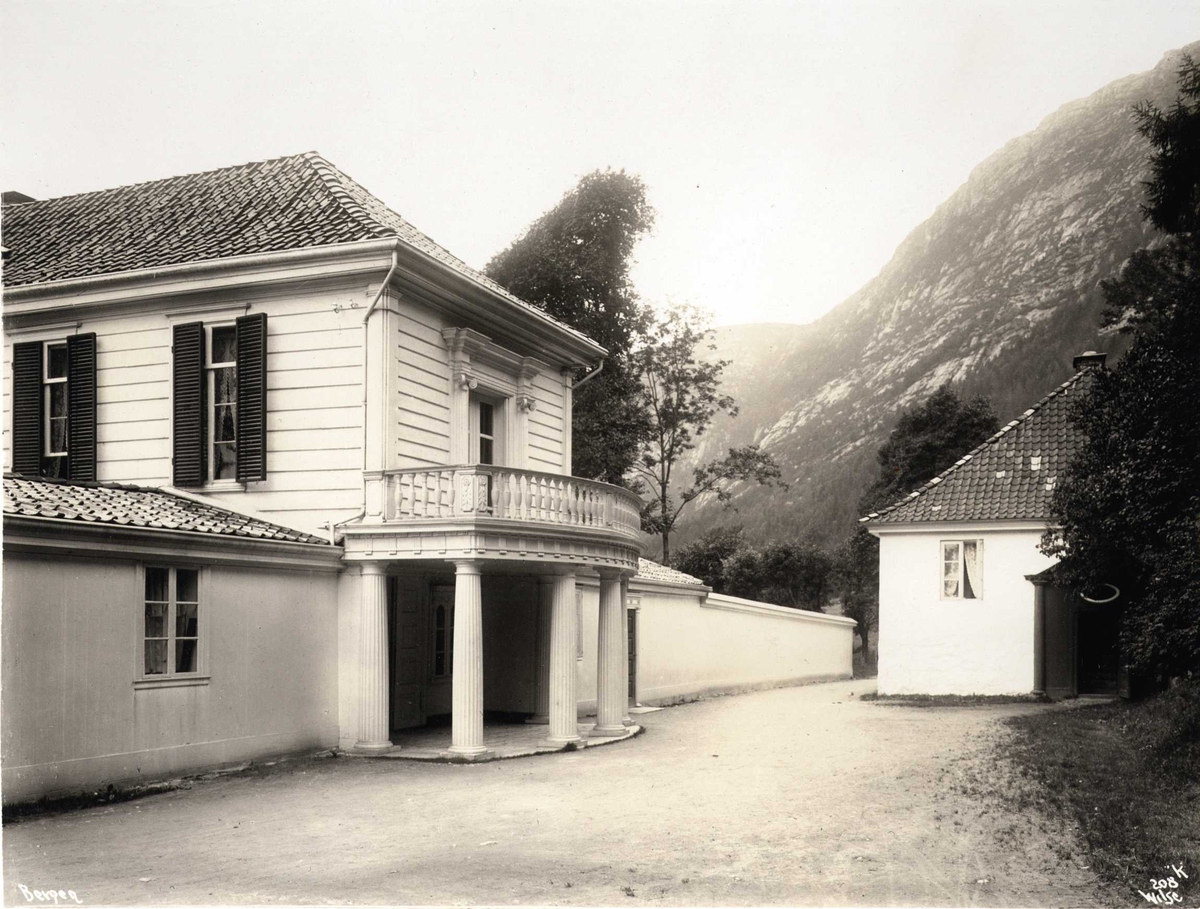 Anders Beer Wilse, Trehus, Hammers villa, Bergen, Hordaland. Fotografert 1912.