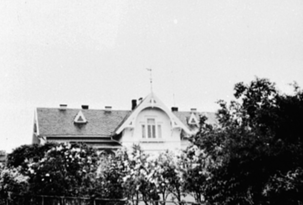 Anno Domkirkeodden, EKSTERIØR: BISPEGÅRDEN, FOLKESTADS GATE 52,