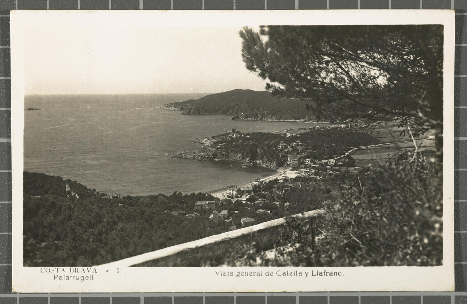 Desconegut, Costa Brava - 1 Palafrugell. General view of Calella y Llafranc.