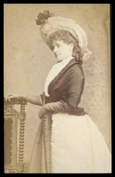 London Stereoscopic and Photographic Company, Guy Little Theatrical Photograph