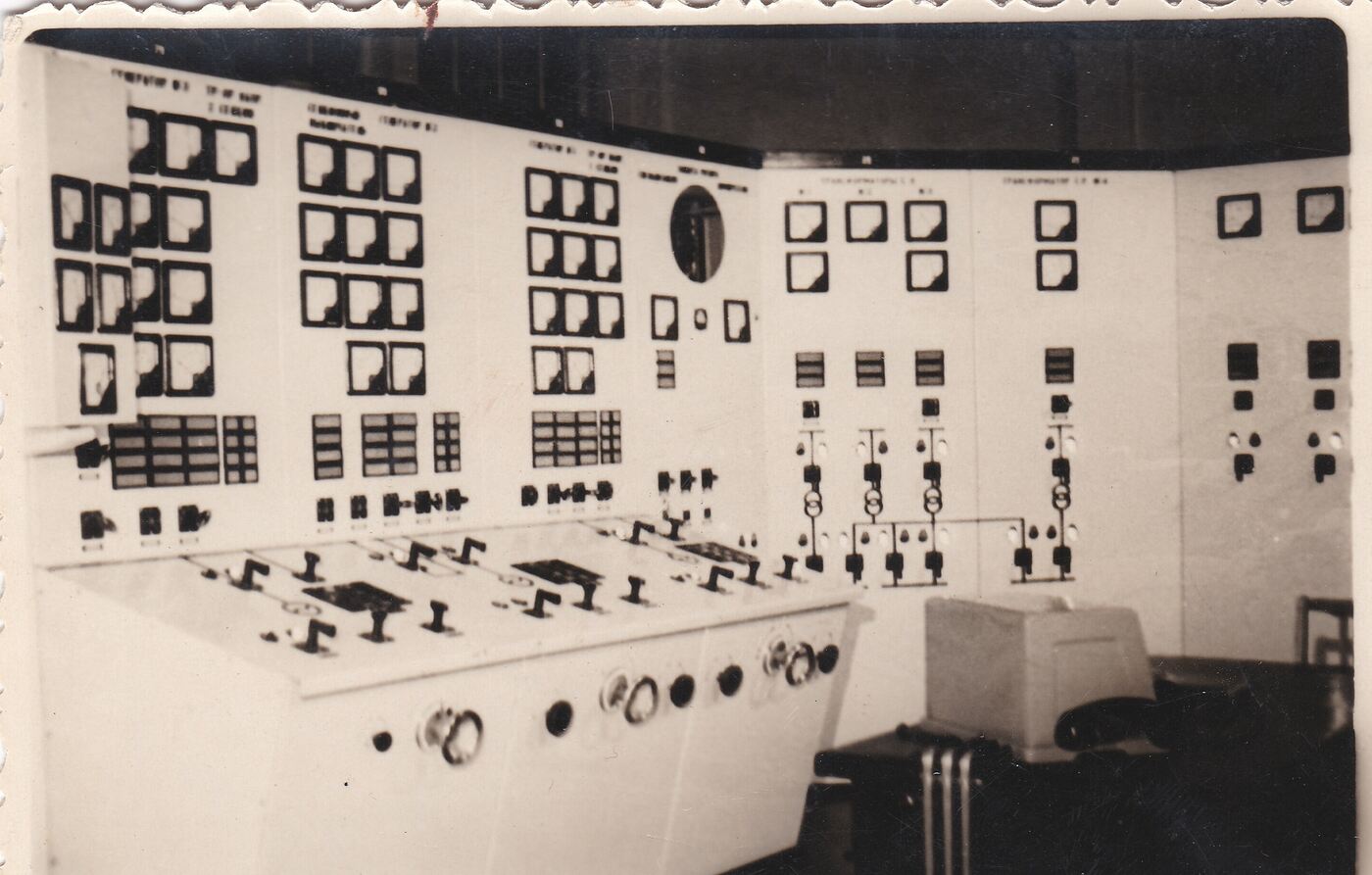 Unknown artist, Sujetichos elektros stotis