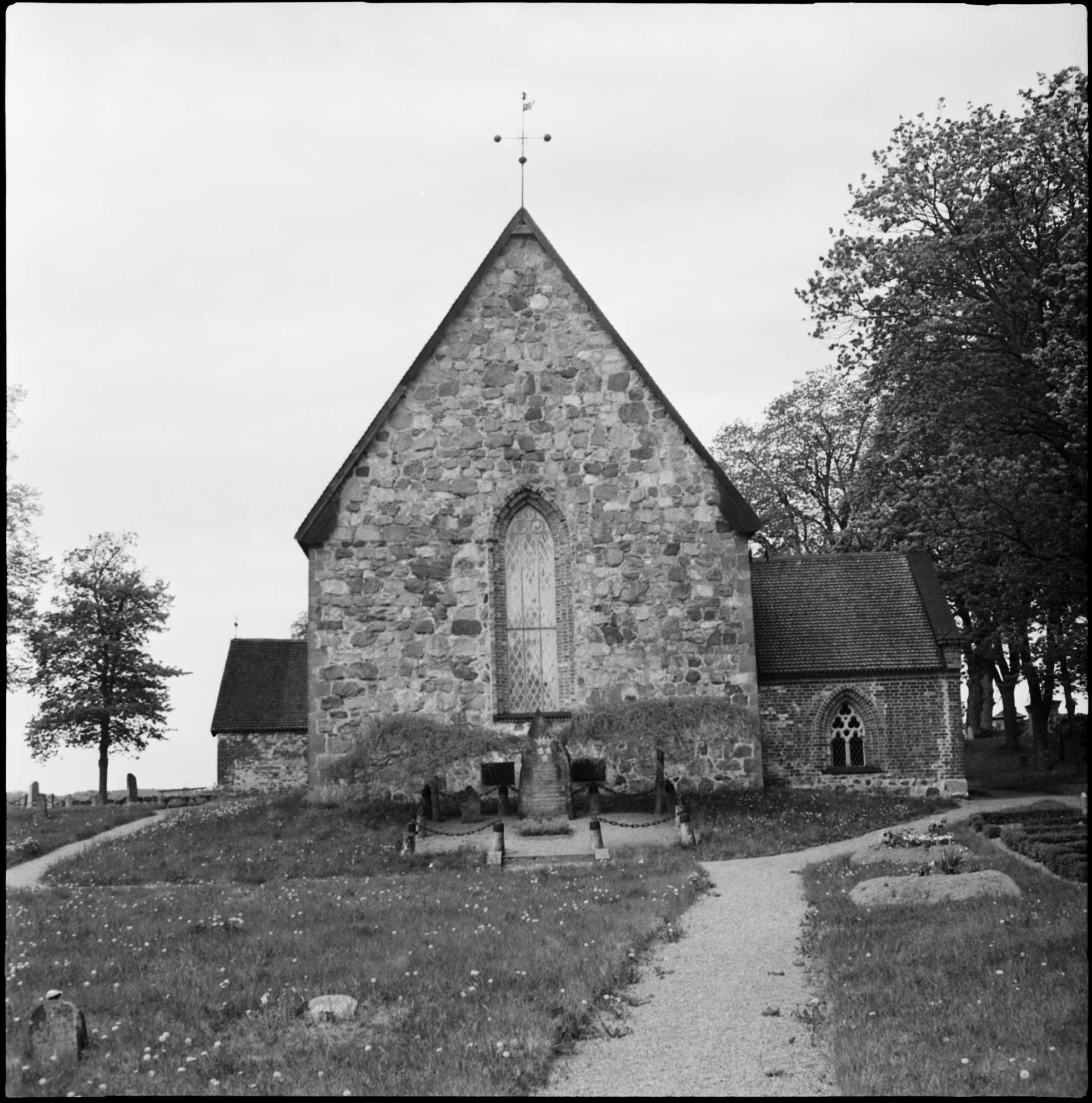 Nils Lagergren, Håtuna kyrka