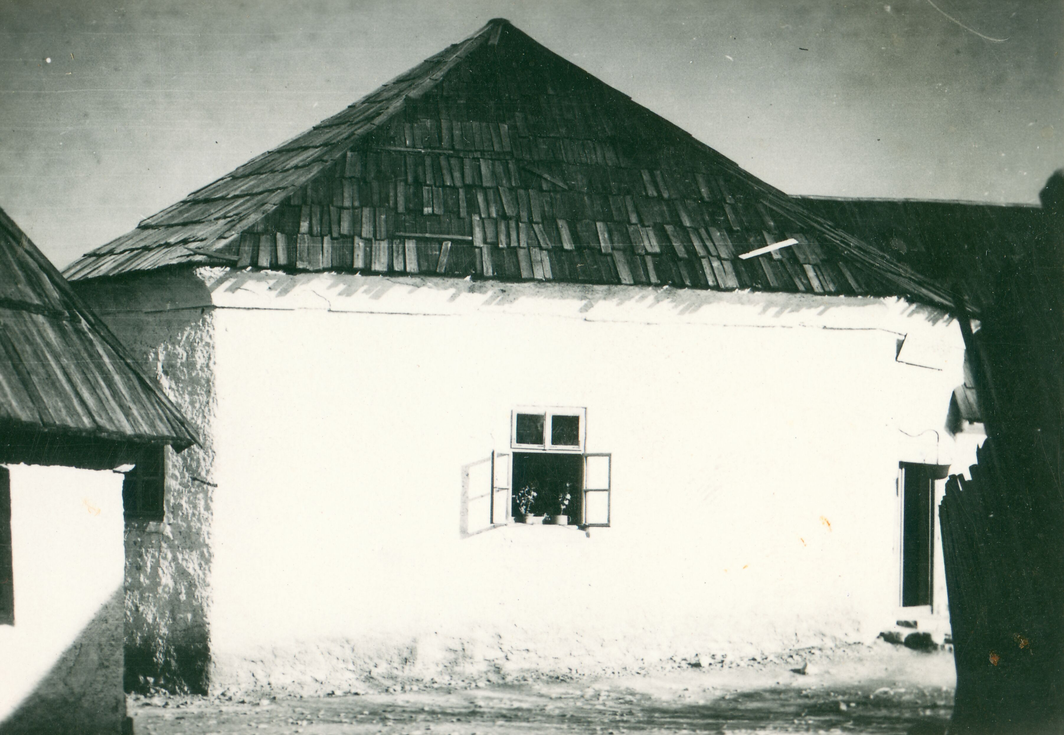 Većeslav Henneberg, Udbina - Džamija s vanjske strane