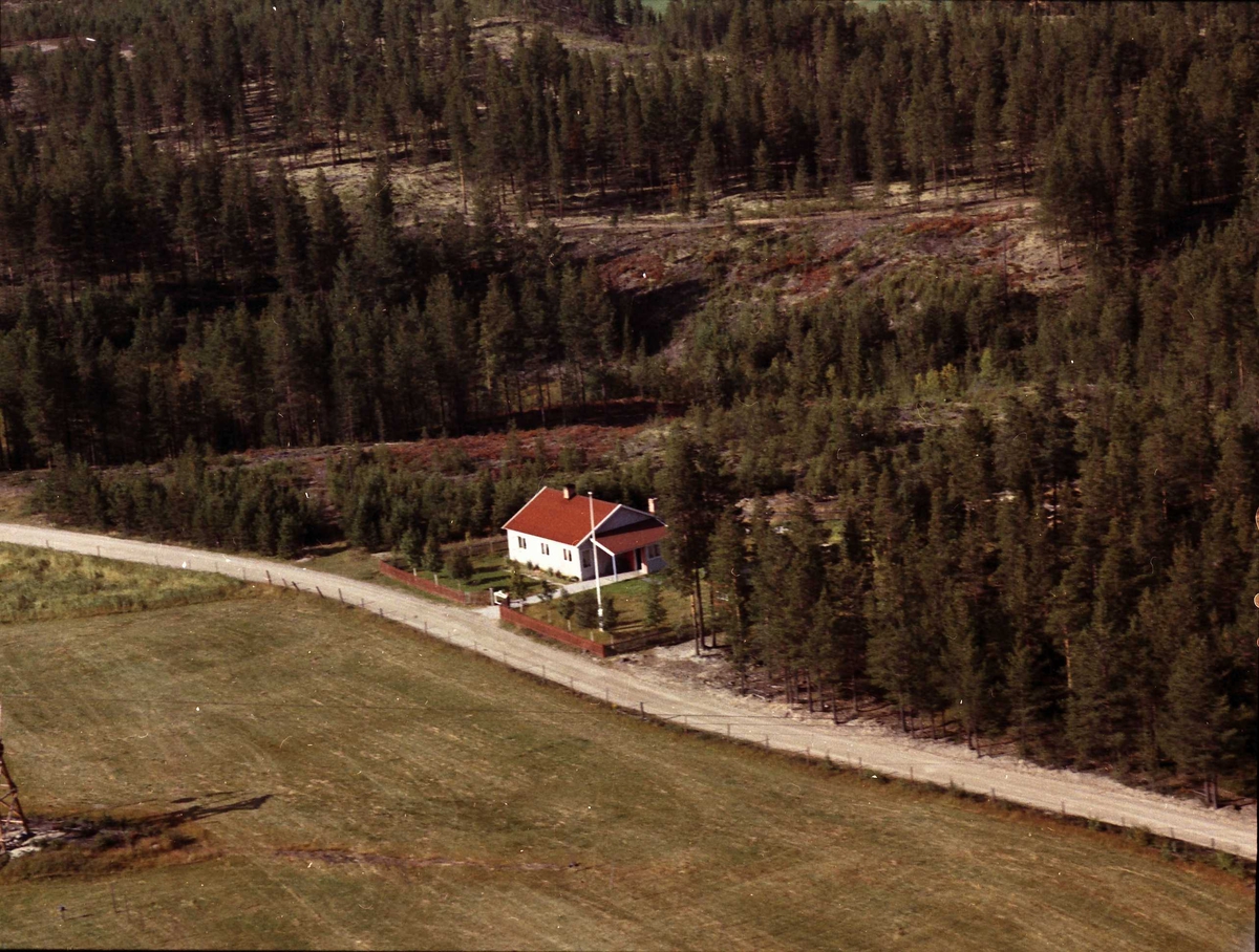 Widerøes Flyveselskap A/S, Gårdsplass.