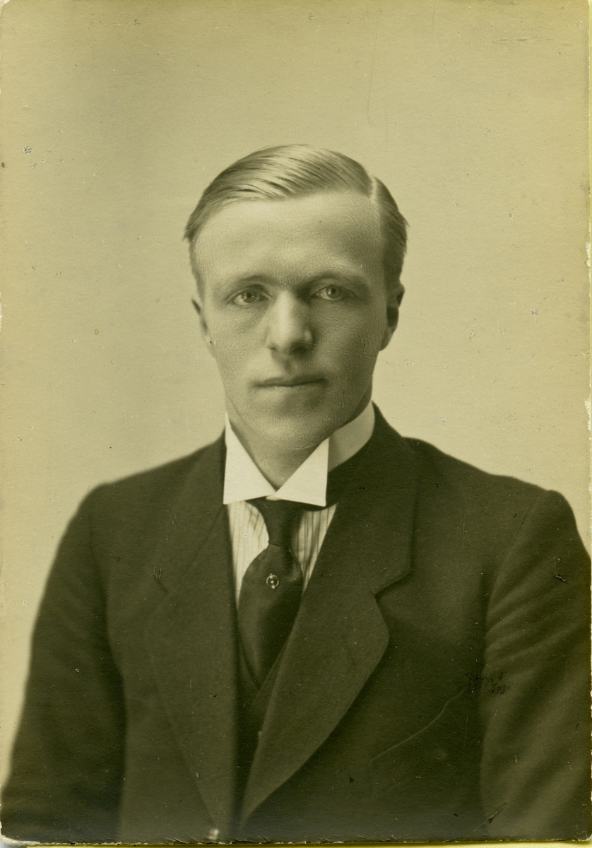 Ukjent, Portrett av mann - Gudleif Eggen, Tylldalen (født 1896)