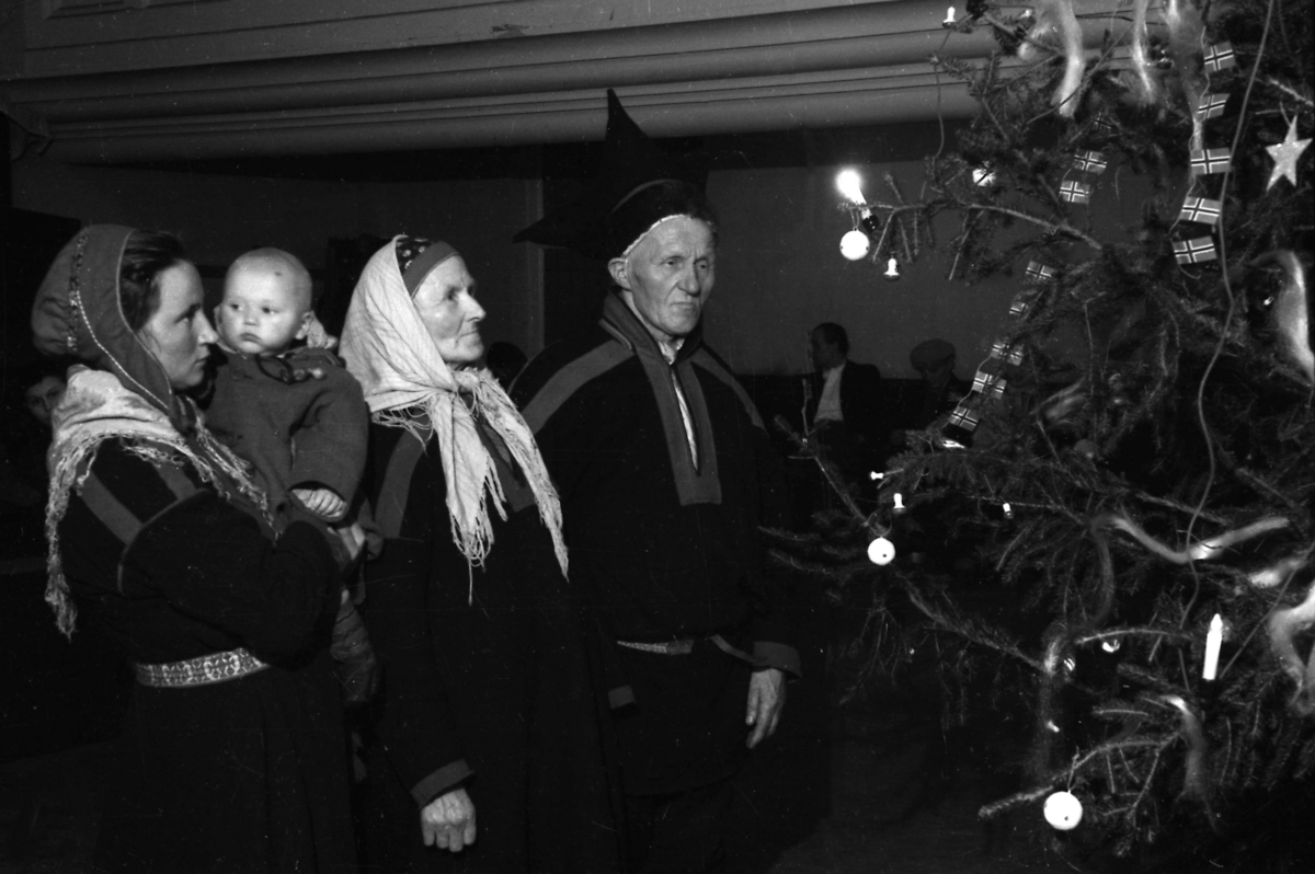 Unknown artist, Samer fra Porsanger i Trondheim julaften 1944