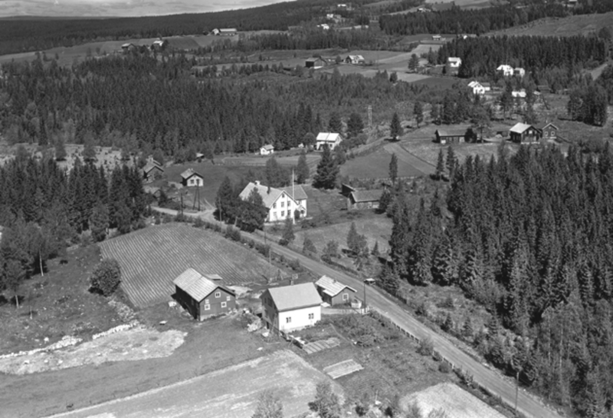 Widerøes Flyveselskap A/S, Flyfoto av bedehuset Åsheim, Nybygda, Ringsaker.