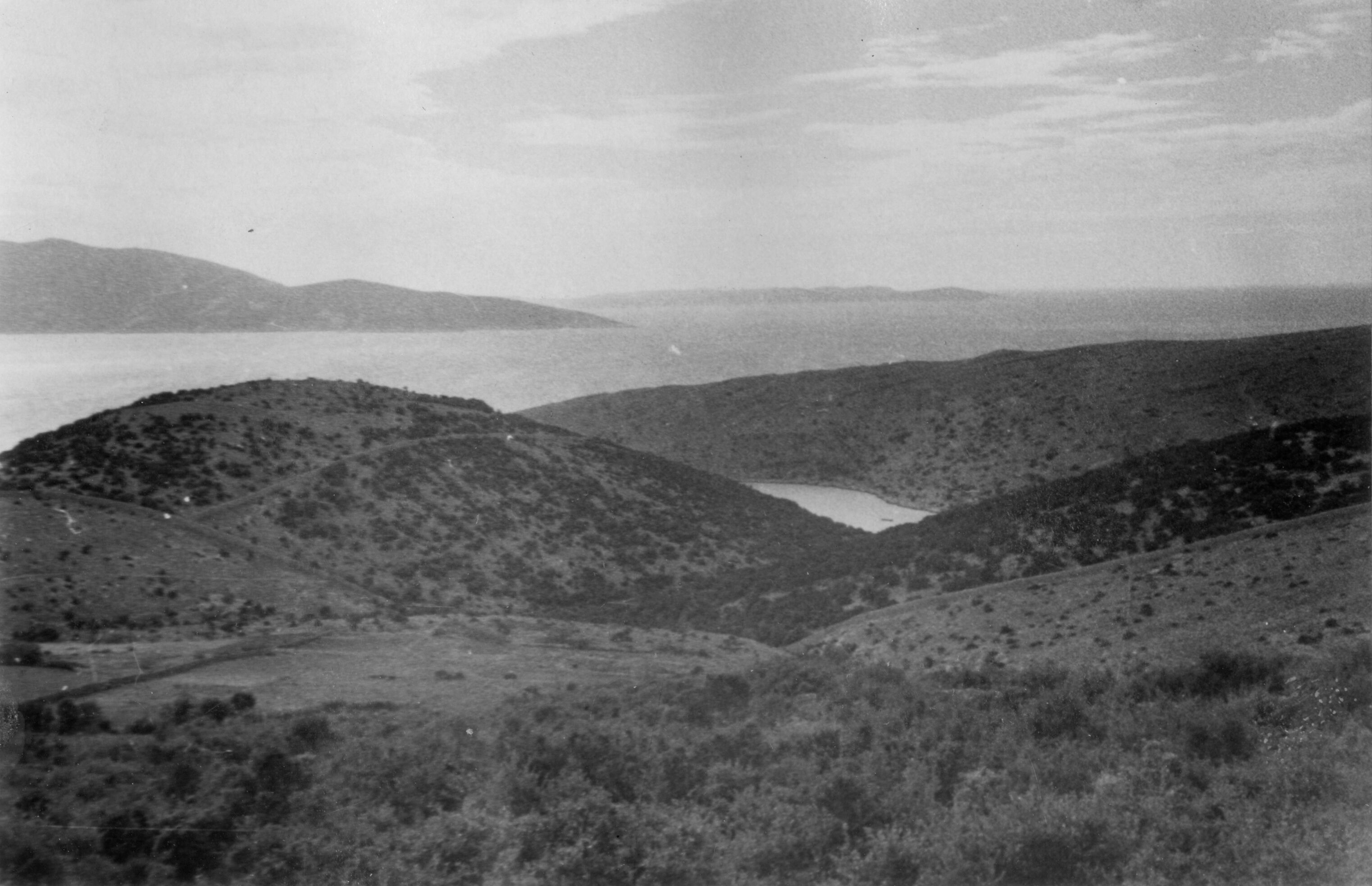 Branko Fučić, Ustrine (Mali Lošinj), pogled na Kvarner s uvalom Tihom, s istoka