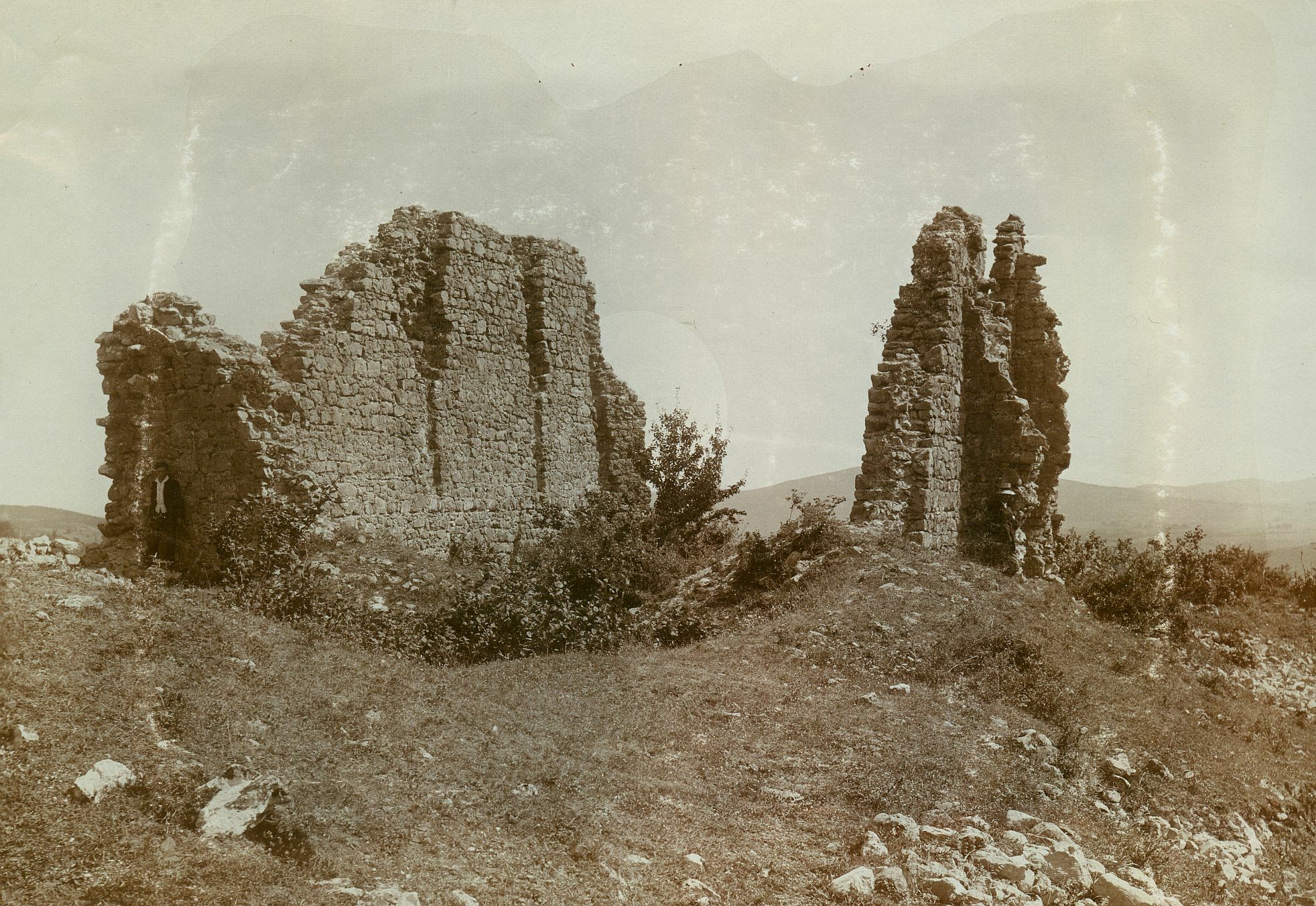 Emil Laszowski (?), Modruš - Kapelica sv. Duha, gotička, ostaci ruševine iznutra, sa zapada; spominje se od 1463. godine