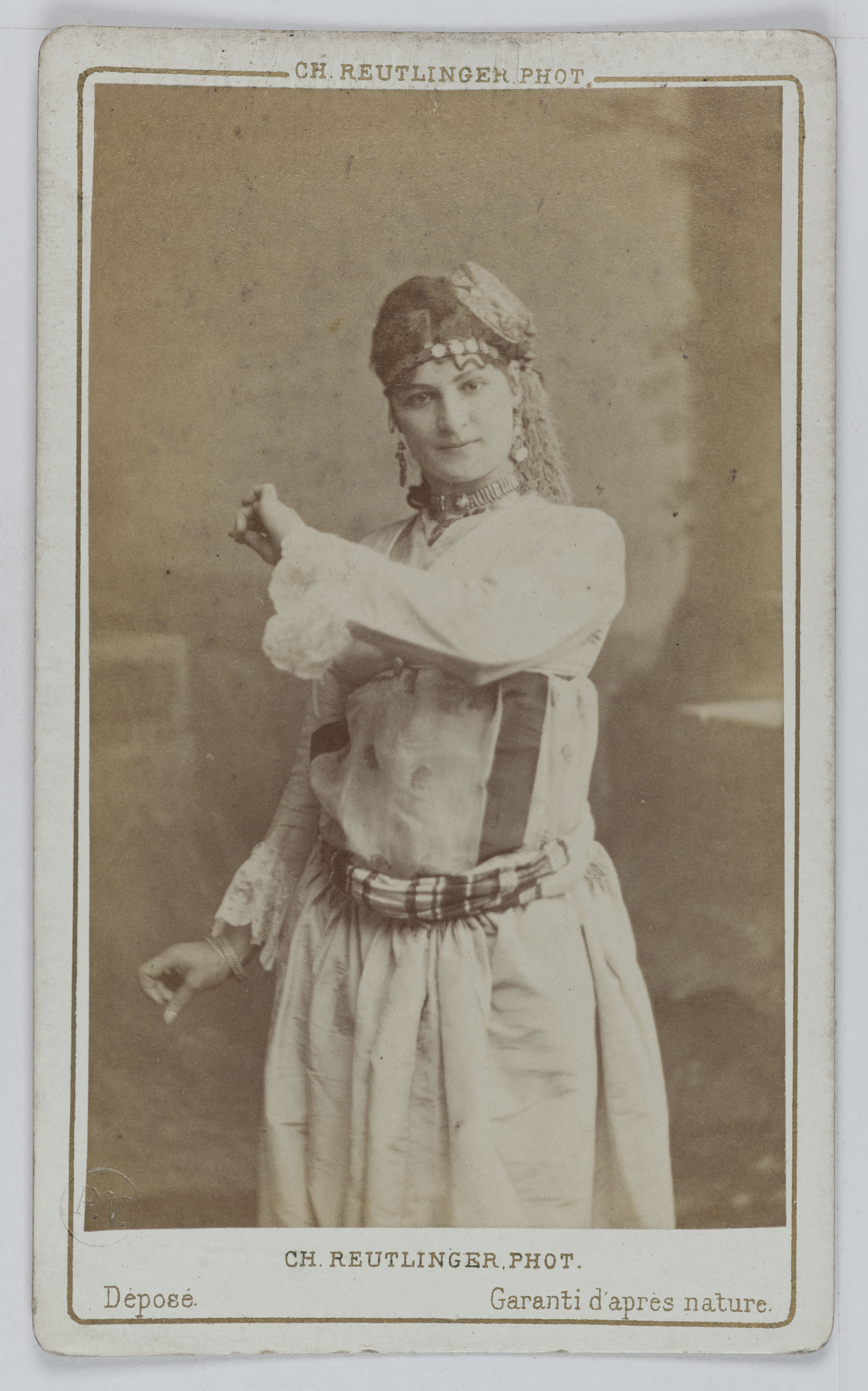 Charles Reutlinger, Portrait de Marie (ou Sarah) Raphaël, actrice au Théâtre des Folies Dramatiques entre 1874 et 1876.
