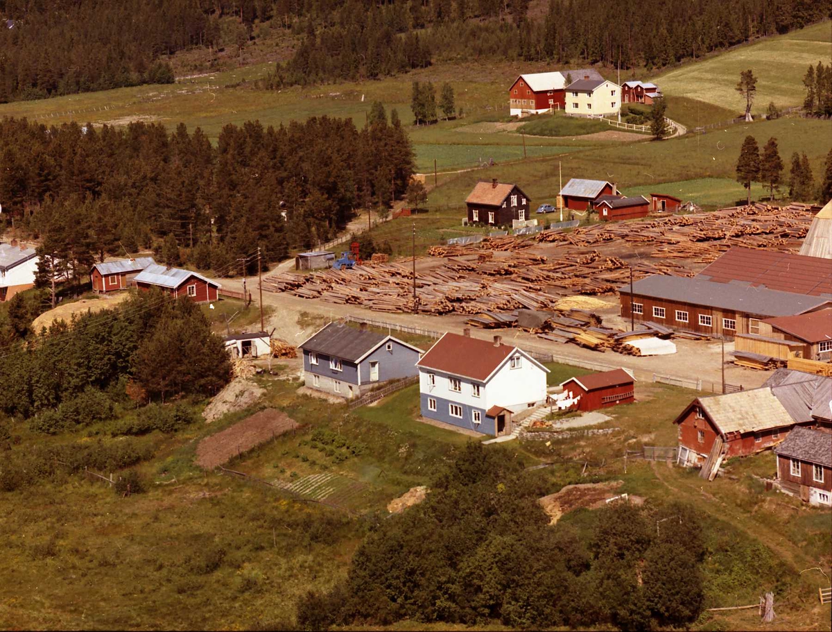 Widerøes Flyveselskap A/S, Gårdsplass.