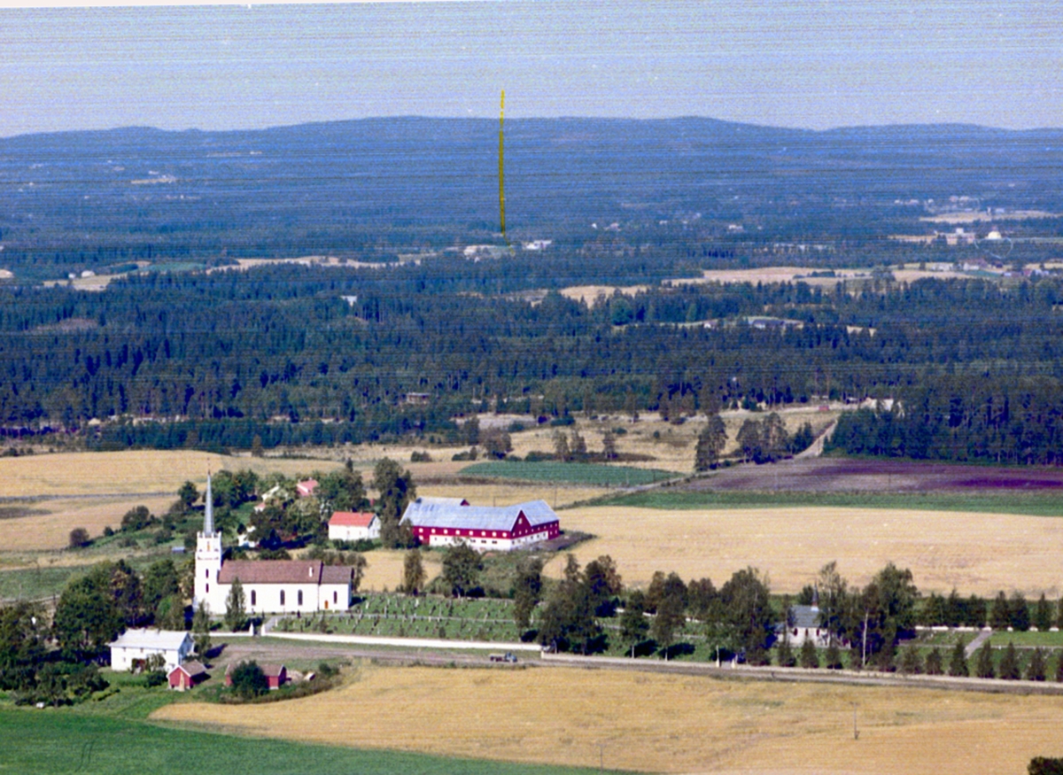 Widerøes Flyveselskap A/S, LØTEN KIRKE. FLYFOTO.
