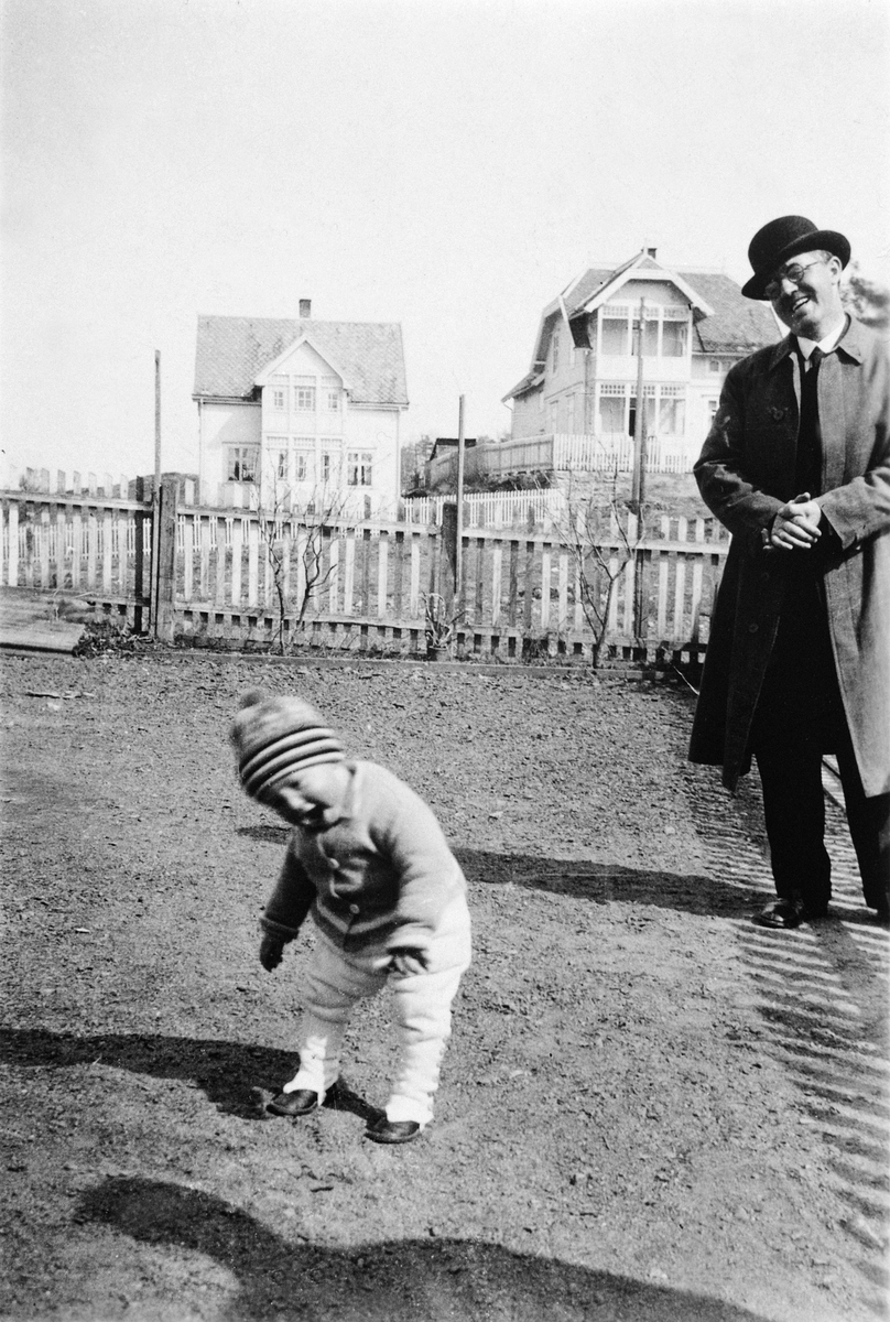 Anno Domkirkeodden, RAGNAR ØDEGAARD, CA. 1 ÅR, HANS WALBERG, JOHAN FASTINGSGATE, HUSET TIL: KLØVSTAD TIL VENSTRE, HUSET TIL HØYRE: KNUDSEN
