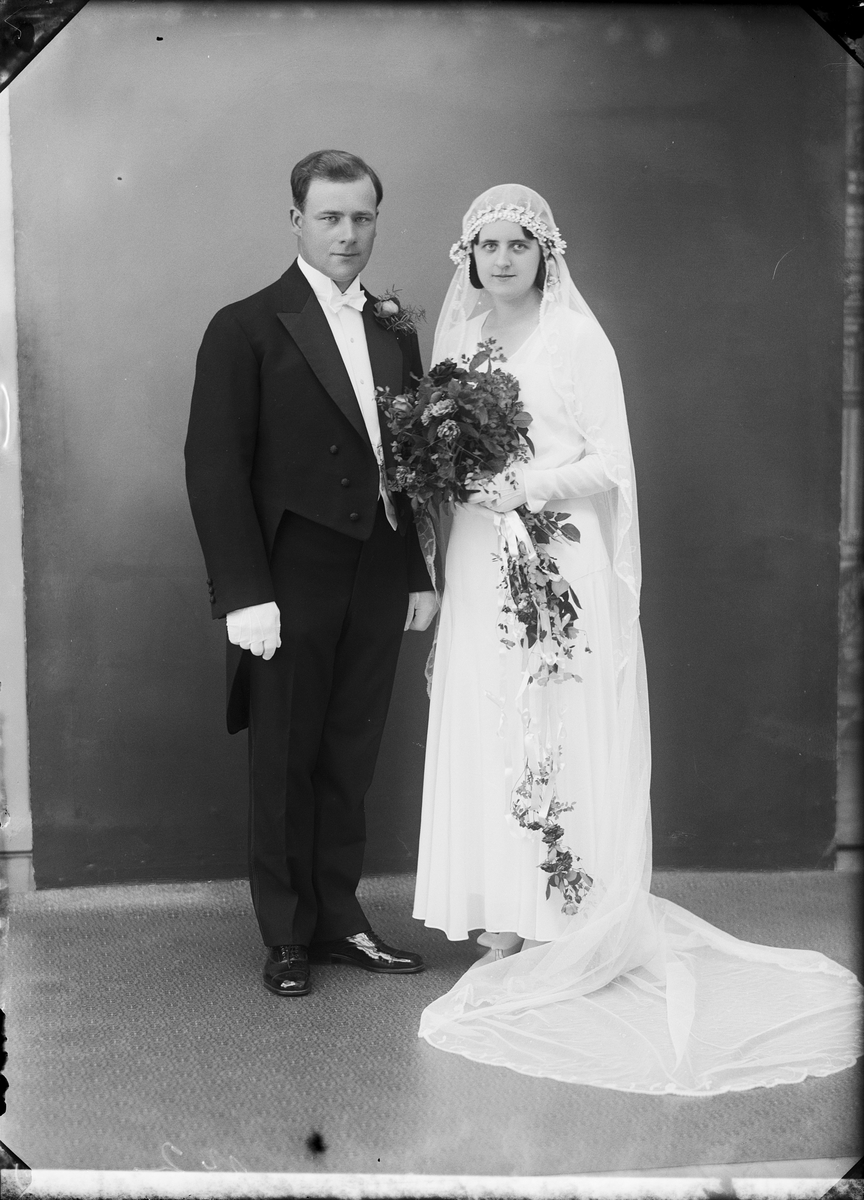 Skötsner-Edhlund, Ateljé portrait - the bridal couple Andersson from Leksand, Dalarna