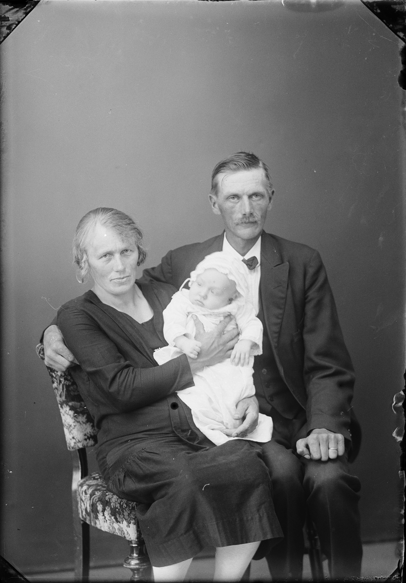 Skötsner-Edhlund, Ateljéporträtt - familj, Östhammar, Uppland
