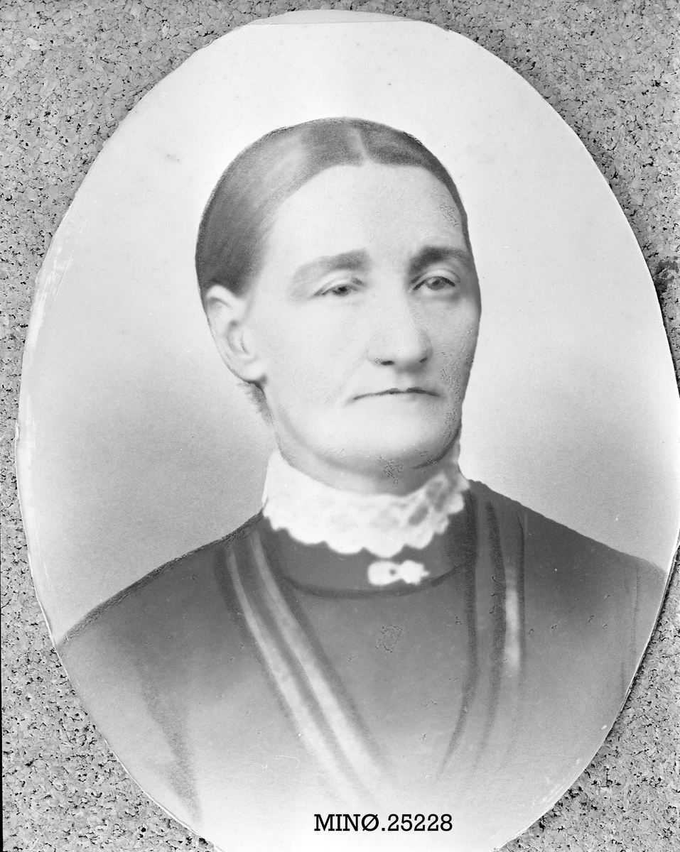 Henrik Augustinsson Stinessen, Portrett av kvinne