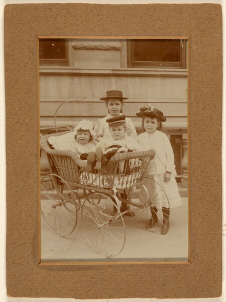 Unknown, [Four children in New York: two in a stroller, two standing]