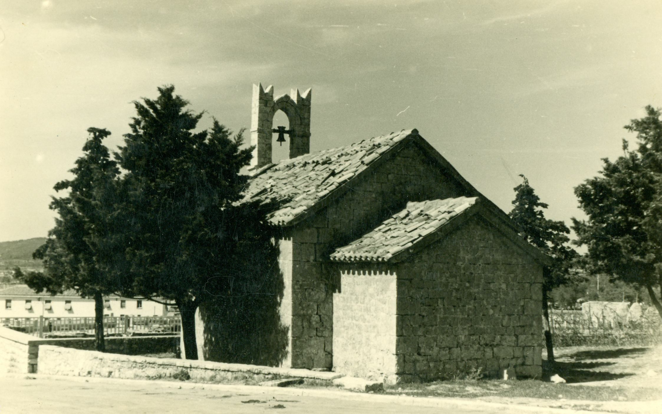Branko Fučić, Labin, Kapelica sv. Kuzme i Damjana, danas na teritoriju Podlabina, pogled na apsidu, 15. stoljeće