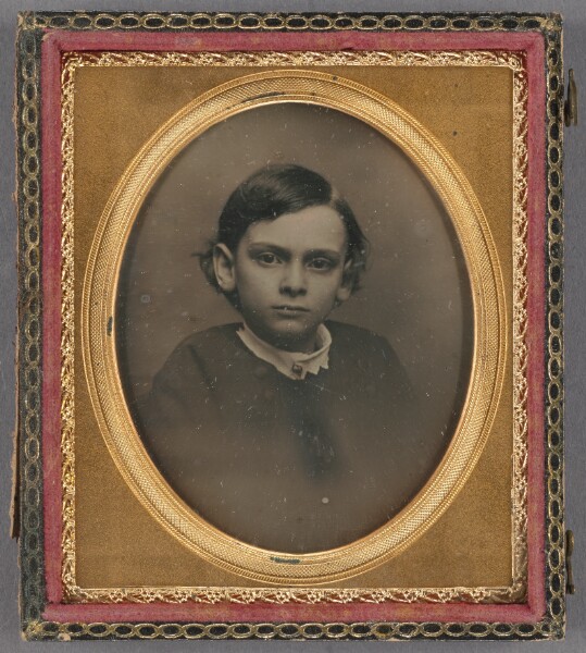 Unknown, [Vignetted portrait of a little boy]