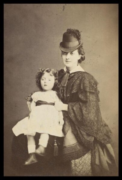 London Stereoscopic and Photographic Company, Guy Little Theatrical Photograph
