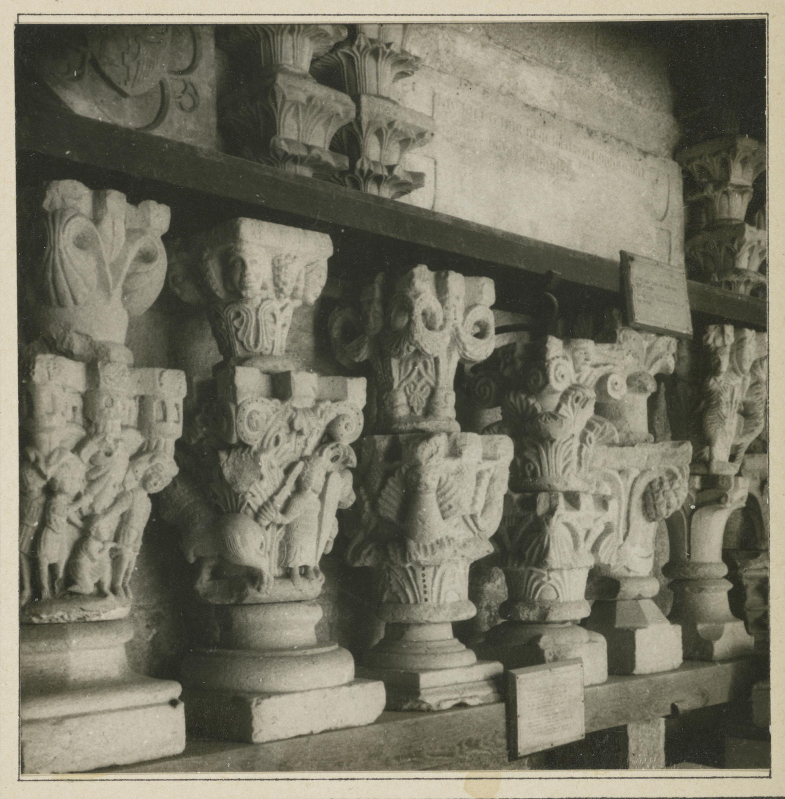 Desconegut, Romanesque capitals of the museum S. Peter