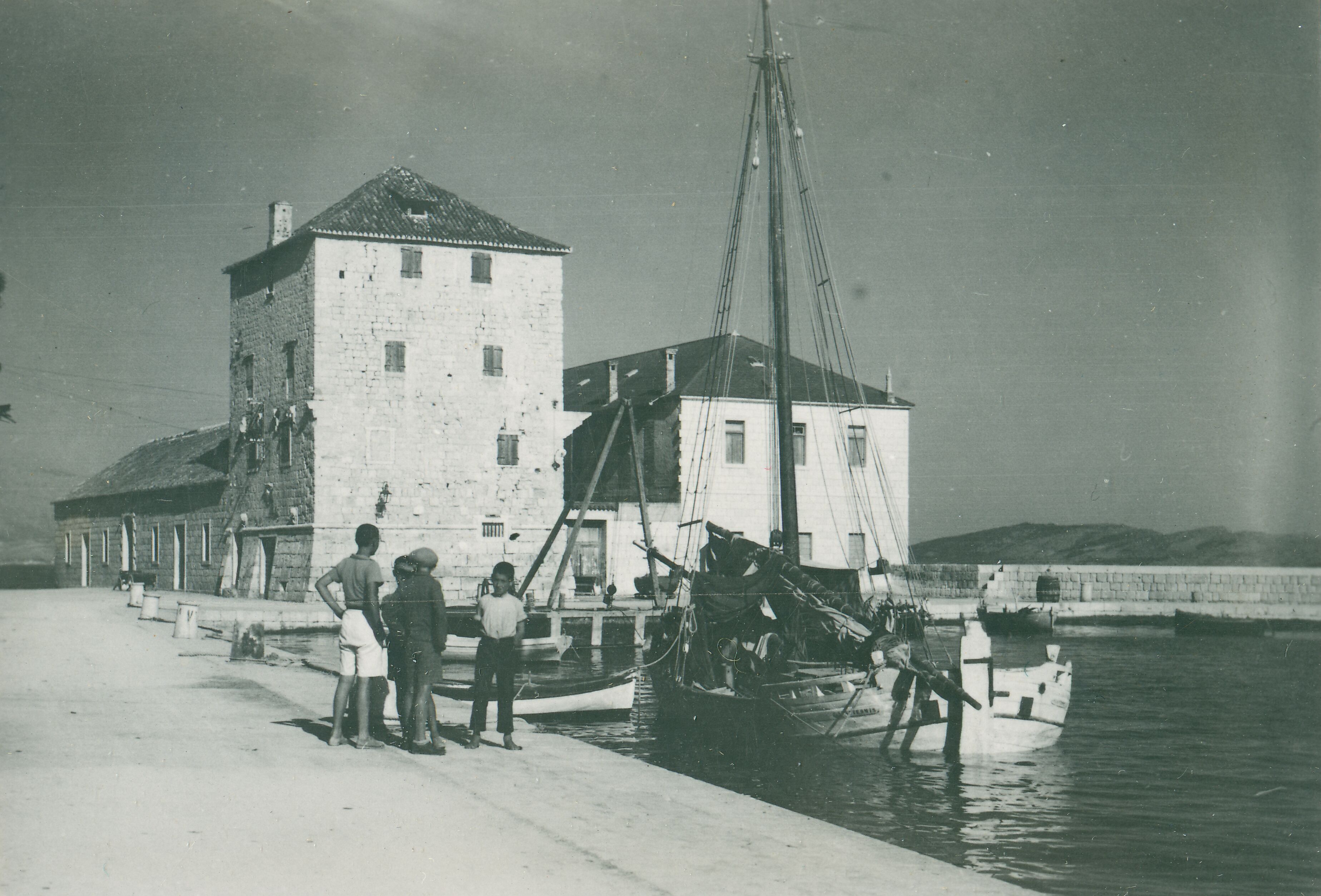 Većeslav Henneberg, Kaštel Novi - Kaštel Ćipiko