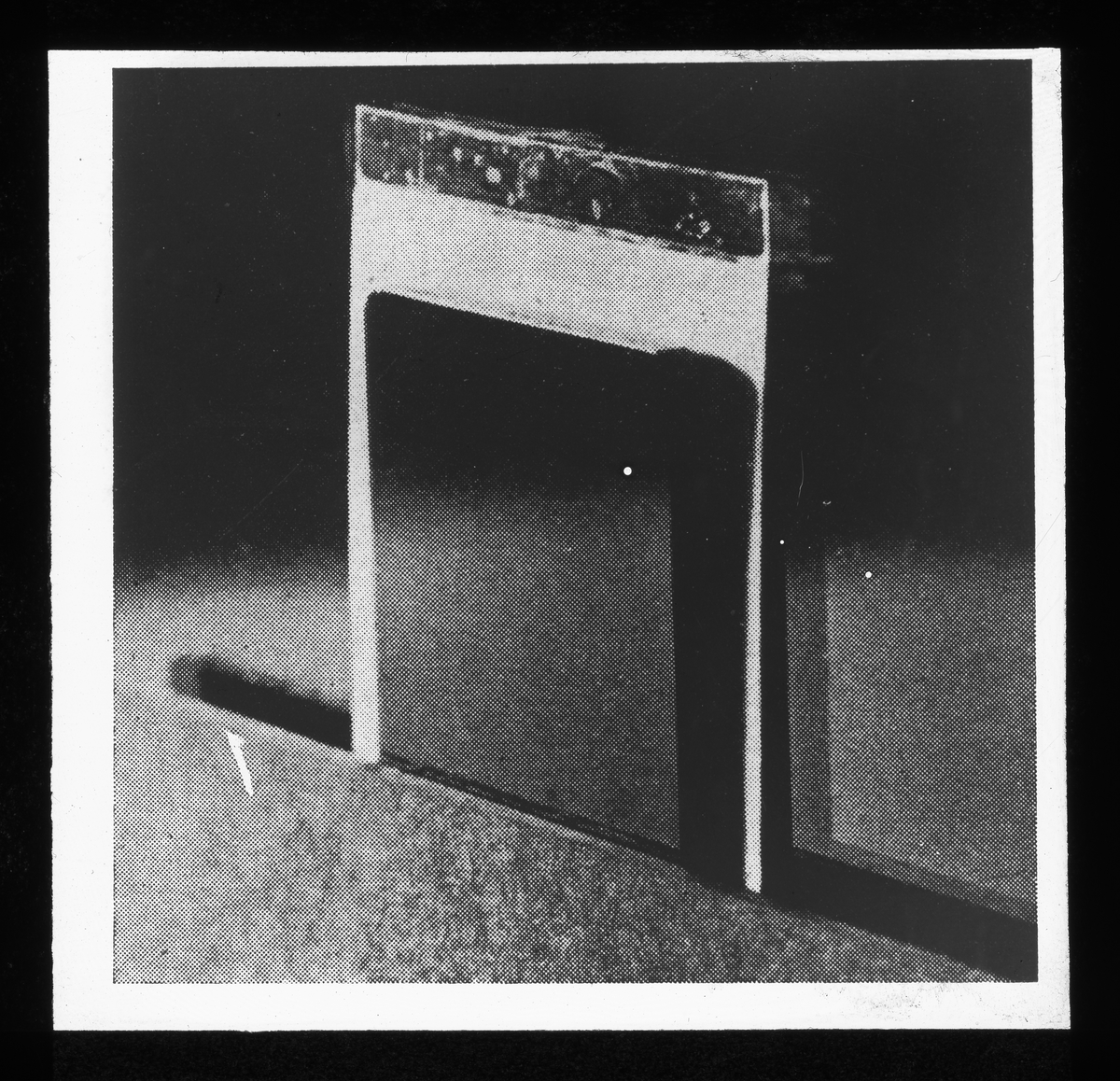 Unknown artist, Skioptikonbild från Institutionen för fotografi vid Kungliga Tekniska Högskolan. Använd av professor Helmer Bäckström som föreläsningsmaterial. Bäckström var Sveriges första professor i fotografi vid Kungliga Tekniska Högskolan i Stockholm 1948-1958. Polaris-foto i infrarött.