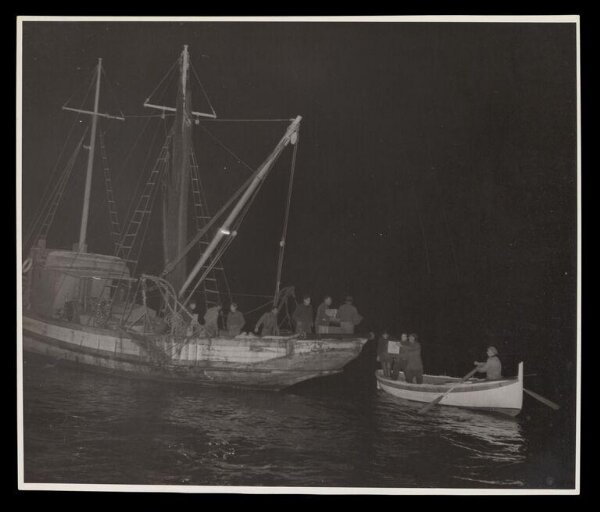 Hardy, Bert, Picture Post Hears A Smuggler's Story