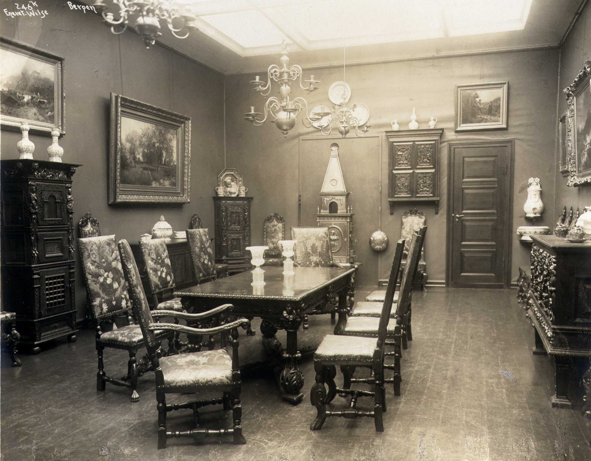 Anders Beer Wilse, Interiør, Rasmus Meyers samling, Bergen Kunstmuseum, Bergen, Hordaland. Fotografert 1912.