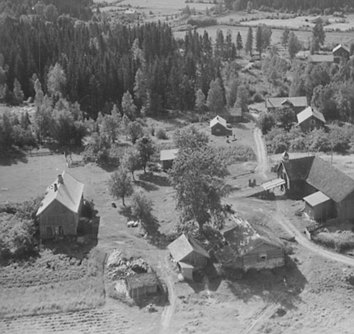 Widerøes Flyveselskap A/S, FLYFOTO ÅSEN ØVRE GARD, ÅSVANG