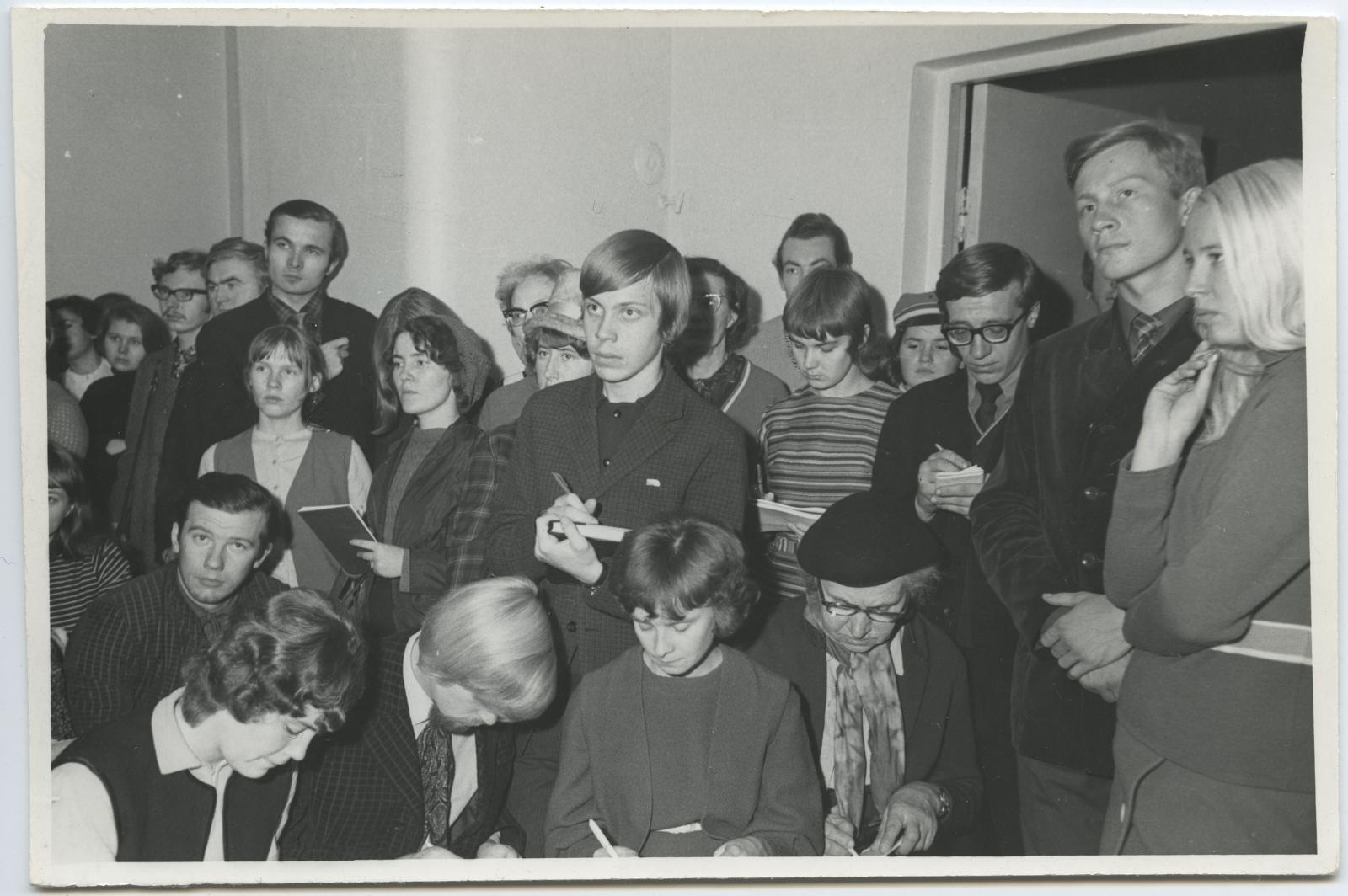 Jaak (depicted) Kangilaski, Opening lecture of the cycle “Art I of the XX century” from Jaak Kangilask, a candidate for art science, at Lectorium 26. October 1971. View of lectorium.