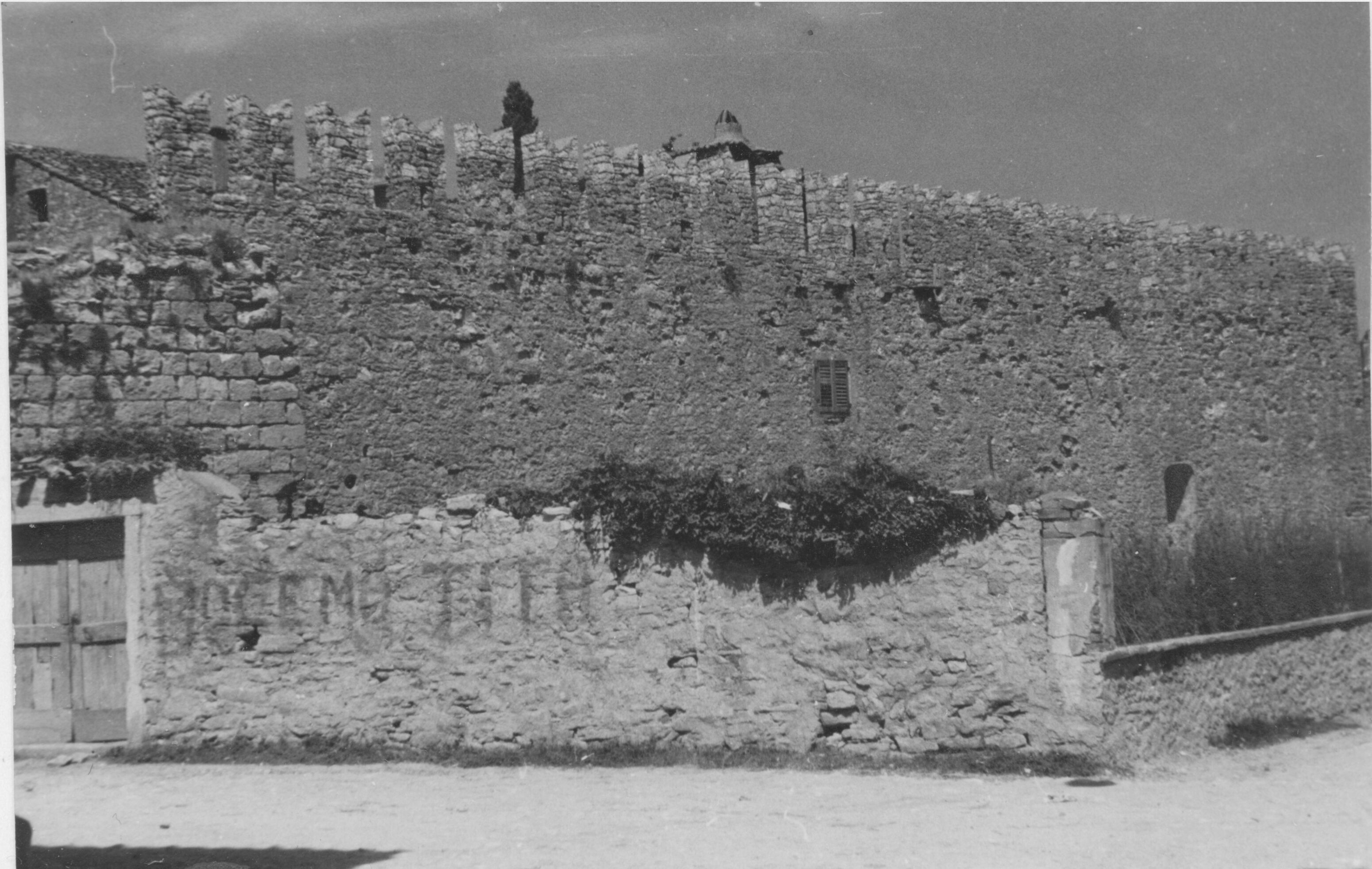 Branko Fučić, Novigrad, gradski bedemi