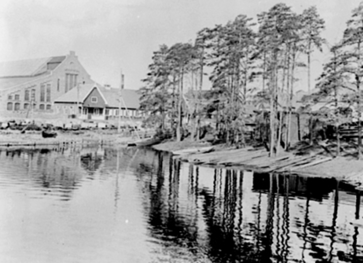 Anno Domkirkeodden, EKSTERIØR HAMAR JERNSTØPERI SETT FRA MJØSA, ESPERN (HAM-JERN)