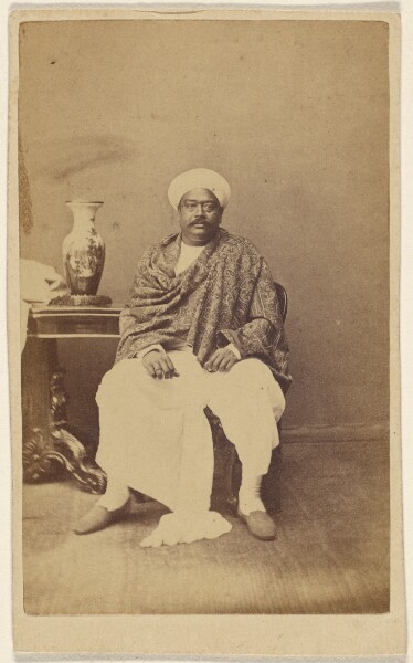 Unknown, [Unidentified Hindu man in turban, seated]