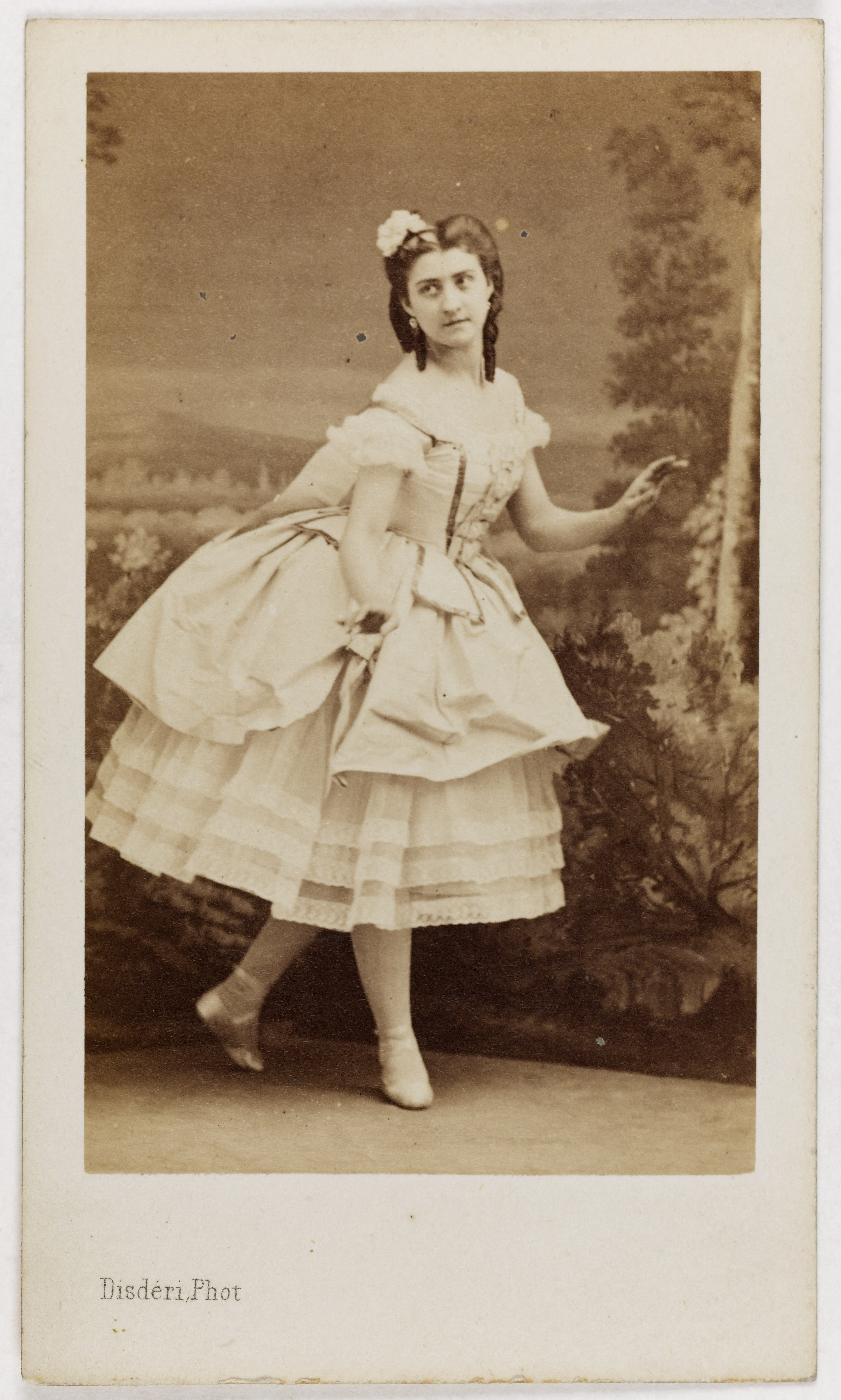 André-Adolphe-Eugène Disdéri, Portrait de Mlle Ernestine Urban, danseuse