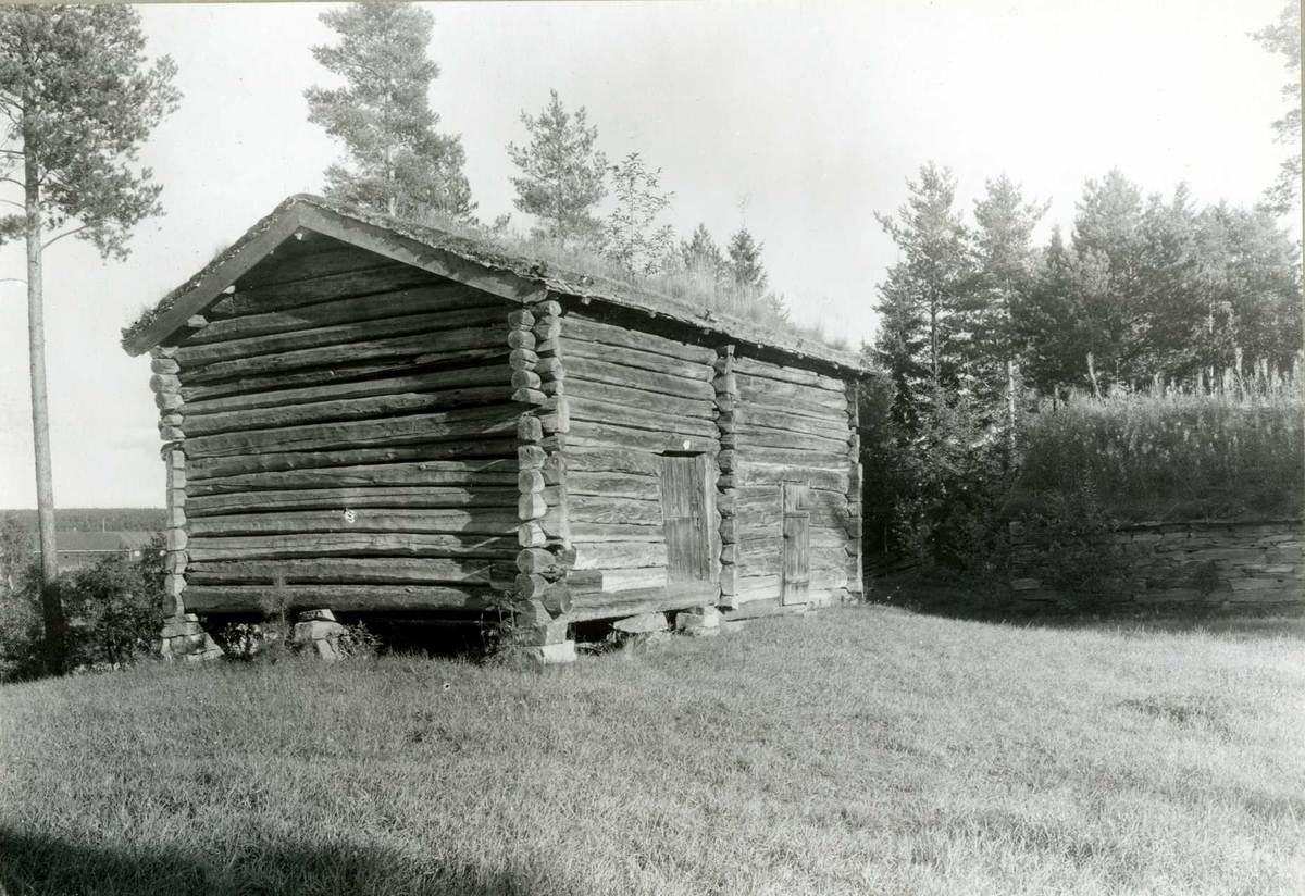 Gisle Midttun, Oldertrøen, Tynset, Nord-Østerdal, Hedmark. Sauefjøs. Nå på Glomdalsmuseet.