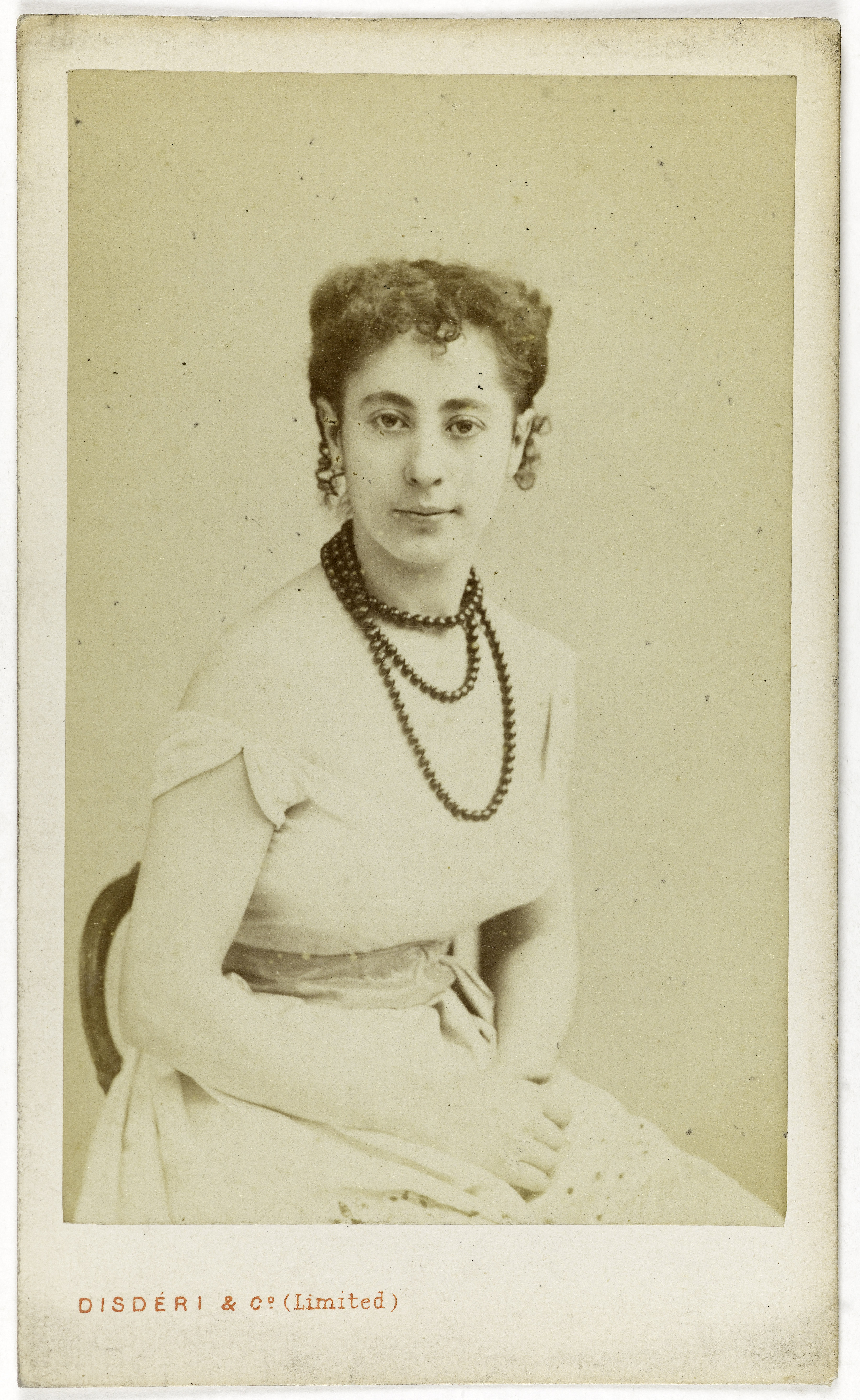 André-Adolphe-Eugène Disdéri, Portrait de Montero, danseuse au Théâtre de Châtelet en 1868 et à l'Opéra Comique.