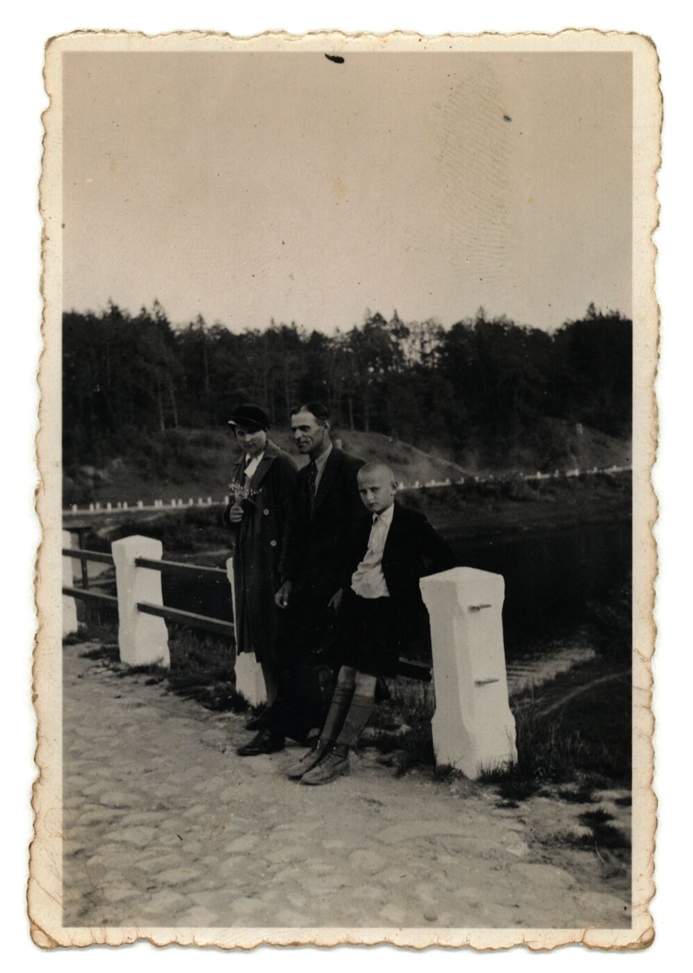 Nežinomas fotografas, Raudondvariečiai prie Vinco Stašelio tilto