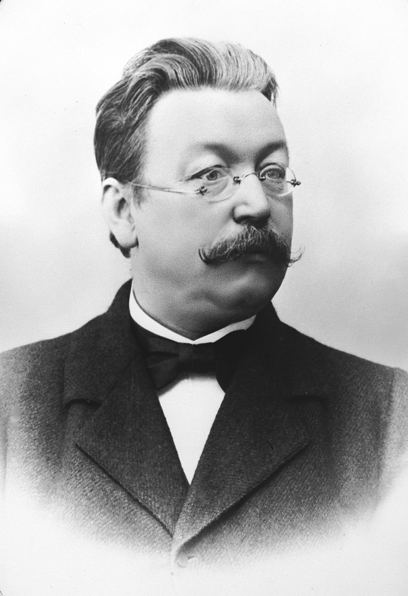 Anno Domkirkeodden, BOKBINDER CARL FOSS. FORMANN I HAMAR HÅNDVERKERFORENING 1896 OG 1900. MEDLEM FRA 1884, MANGEÅRIG STYREMEDLEM OG ÆRESMEDLEM FRA 12. MARS 1921.