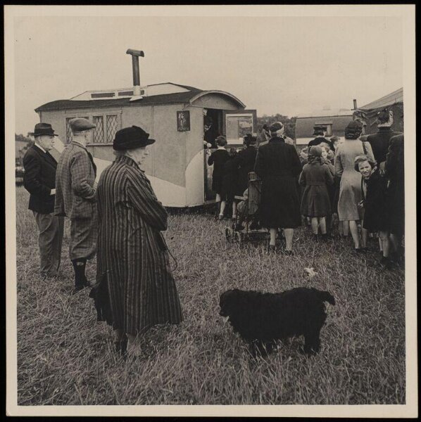 Hinde, John Wilfrid, queue of people waiting to pay into the circus